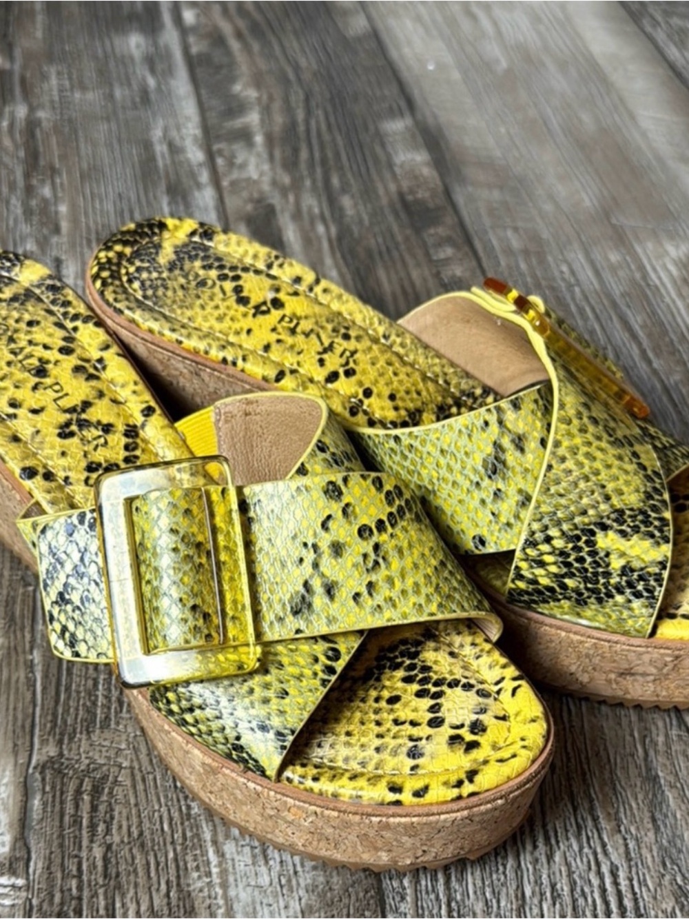 Donald pliner lemon pearlized python
platform sandals, 9.5M